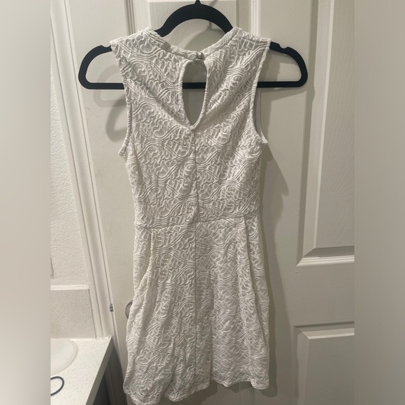 Peach Royal White Lace Dress Small - Picture 3 of 3